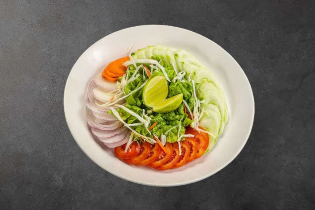 Mixed green salad bei Bollywood Tadka Indisches Restaurant Berlin